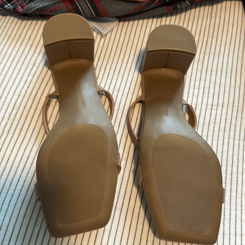 Banana Republic Beige Mules for Women - Picture 2 of 3
